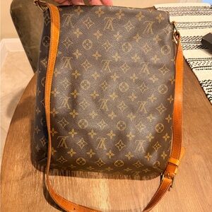 *Authentic* Louis Vuitton Monogram Brown Messenger Bag